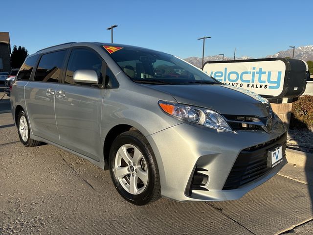 2019 Toyota Sienna LE Auto Access Seat