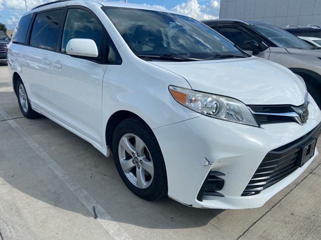 2019 Toyota Sienna LE