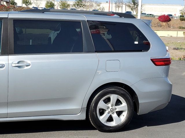 2019 Toyota Sienna LE