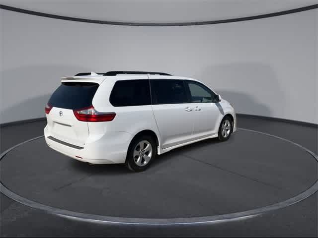 2019 Toyota Sienna LE