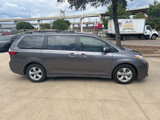 2019 Toyota Sienna 