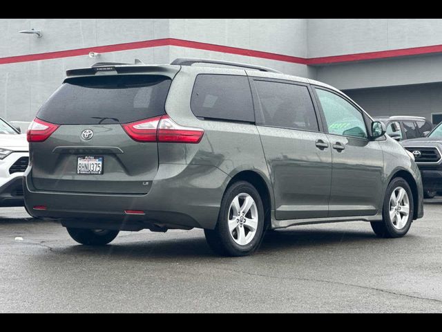 2019 Toyota Sienna LE