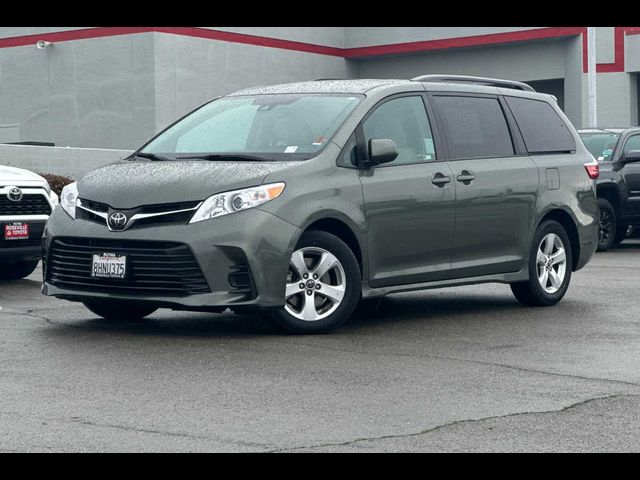 2019 Toyota Sienna LE