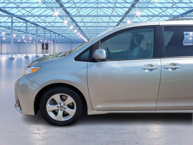 2019 Toyota Sienna LE