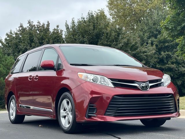 2019 Toyota Sienna LE