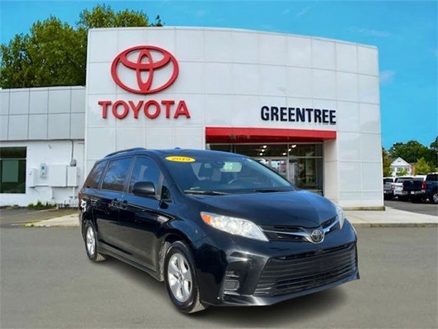 2019 Toyota Sienna LE