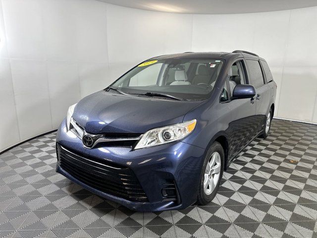 2019 Toyota Sienna LE