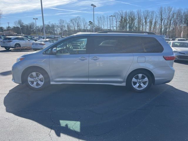 2019 Toyota Sienna LE