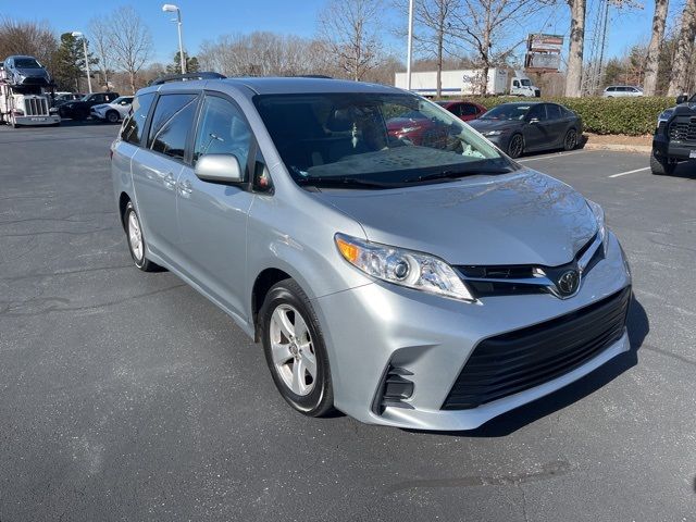 2019 Toyota Sienna LE