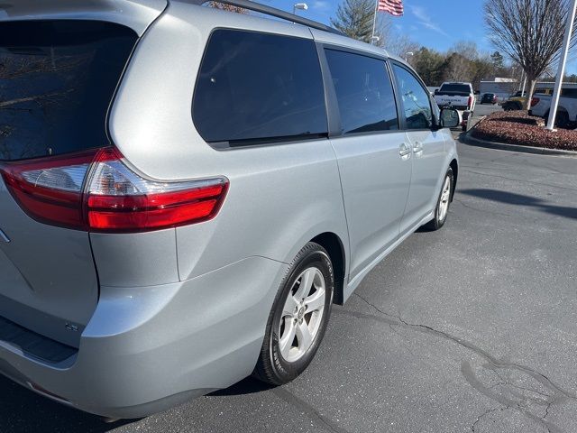 2019 Toyota Sienna LE