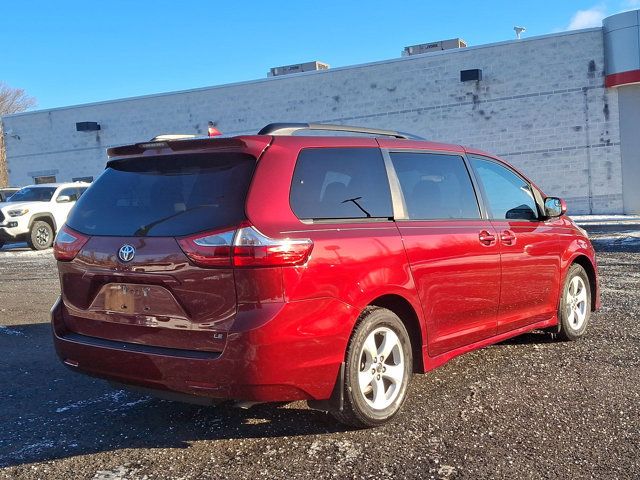 2019 Toyota Sienna LE