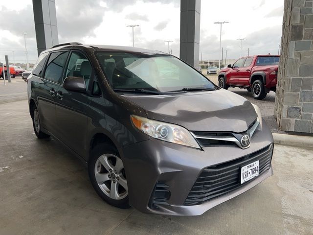 2019 Toyota Sienna LE