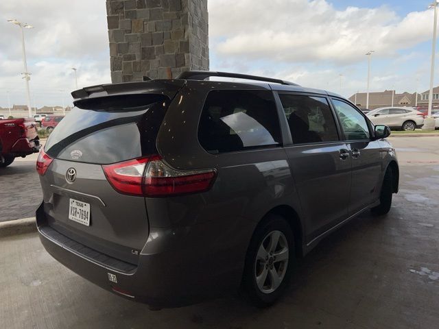 2019 Toyota Sienna LE