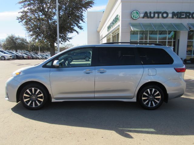 2019 Toyota Sienna LE