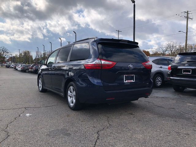 2019 Toyota Sienna LE Auto Access Seat