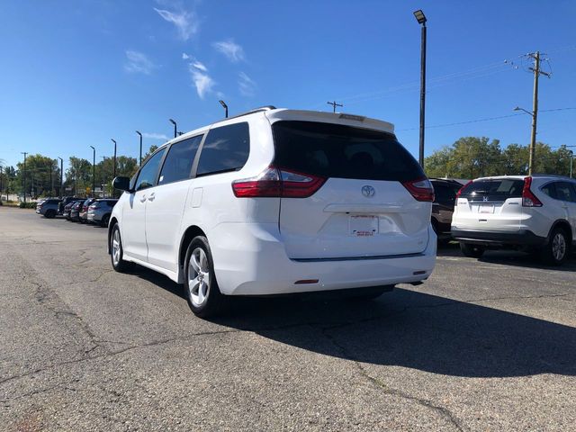 2019 Toyota Sienna LE Auto Access Seat