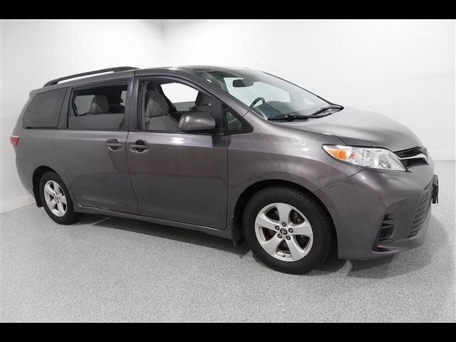 2019 Toyota Sienna LE