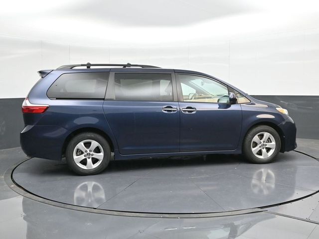 2019 Toyota Sienna LE