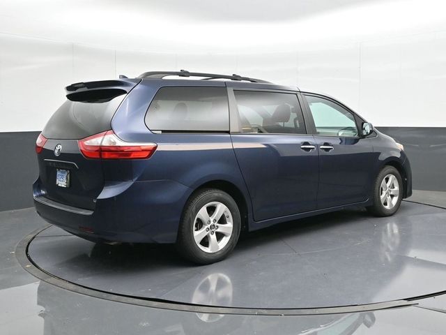 2019 Toyota Sienna LE