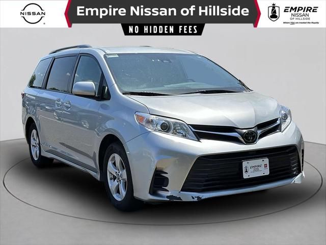 2019 Toyota Sienna LE