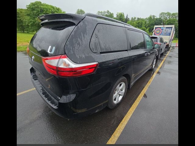 2019 Toyota Sienna 