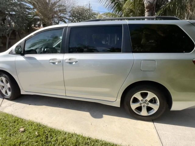 2019 Toyota Sienna 