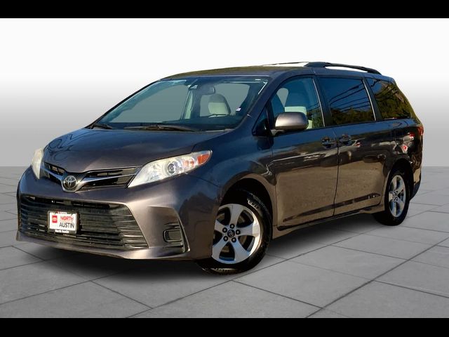 2019 Toyota Sienna LE Auto Access Seat