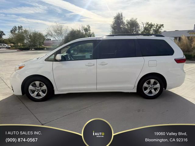 2019 Toyota Sienna LE