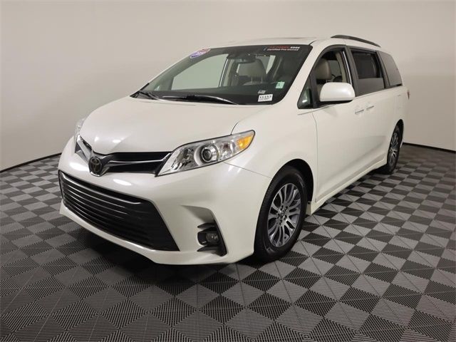 2019 Toyota Sienna XLE