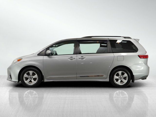 2019 Toyota Sienna LE