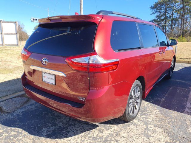 2019 Toyota Sienna 