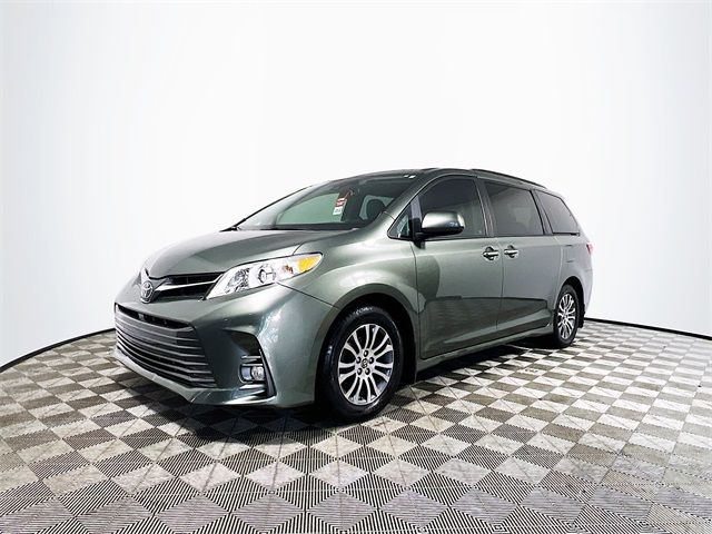 2019 Toyota Sienna XLE