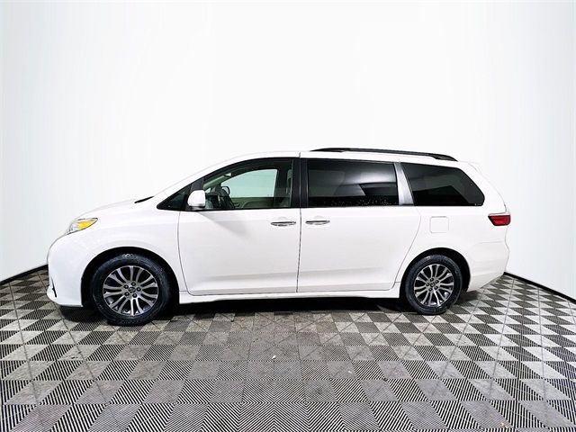 2019 Toyota Sienna XLE