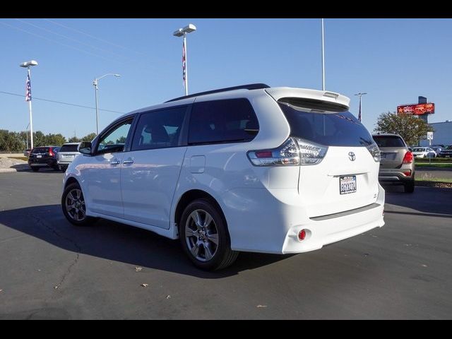 2019 Toyota Sienna SE