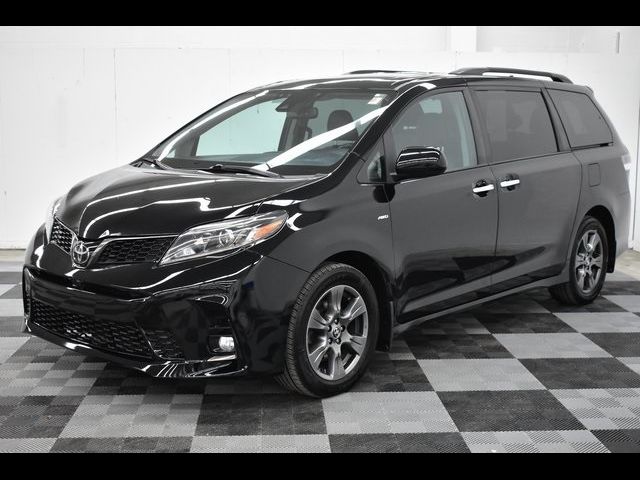 2019 Toyota Sienna SE