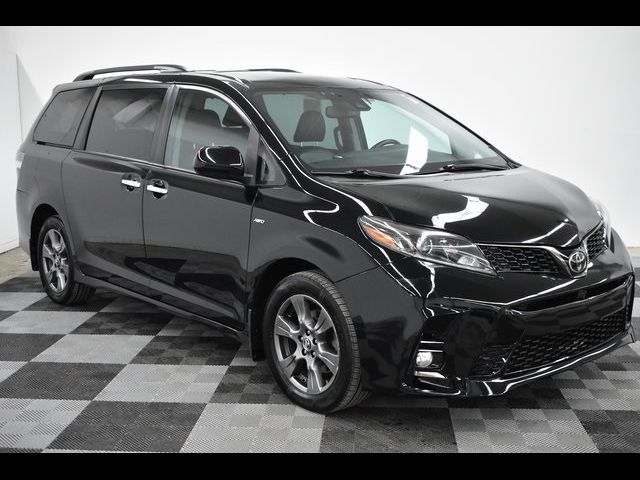 2019 Toyota Sienna SE