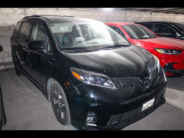 2019 Toyota Sienna SE