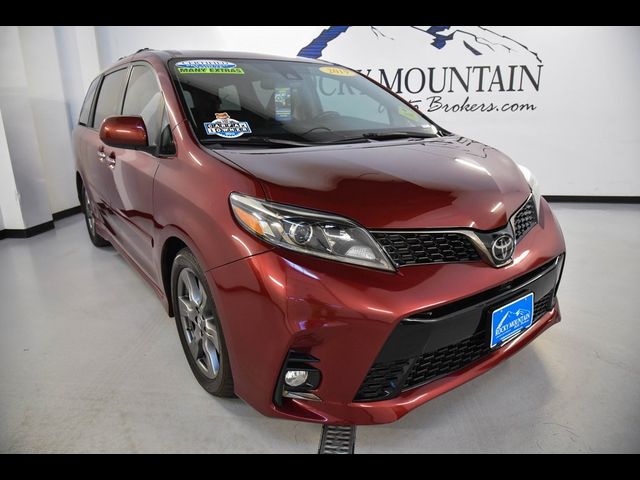 2019 Toyota Sienna SE