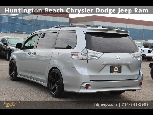 2019 Toyota Sienna SE