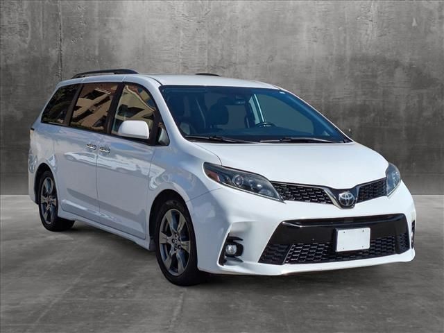 2019 Toyota Sienna SE