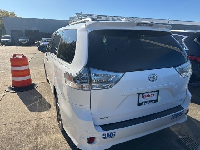 2019 Toyota Sienna SE