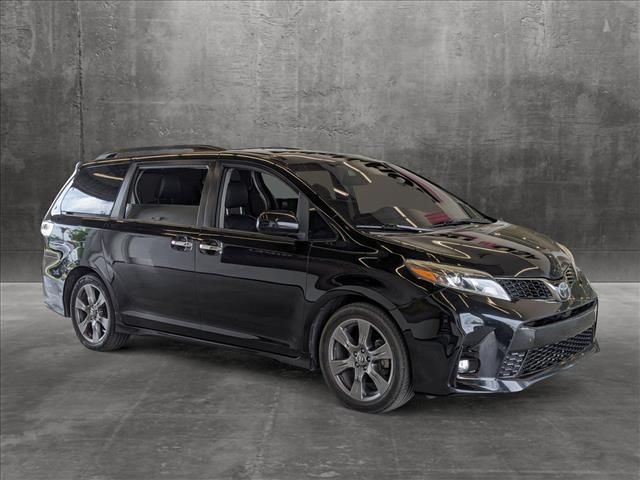 2019 Toyota Sienna SE