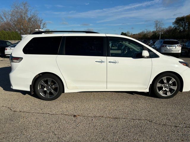 2019 Toyota Sienna SE