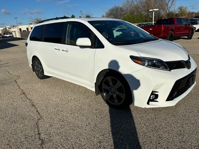 2019 Toyota Sienna SE