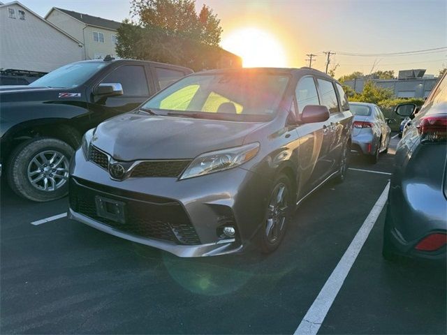 2019 Toyota Sienna SE