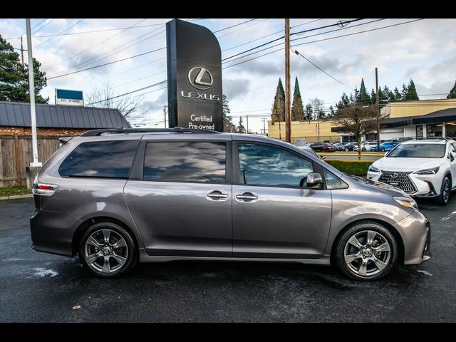 2019 Toyota Sienna SE