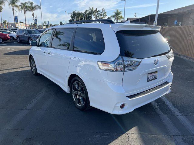 2019 Toyota Sienna SE