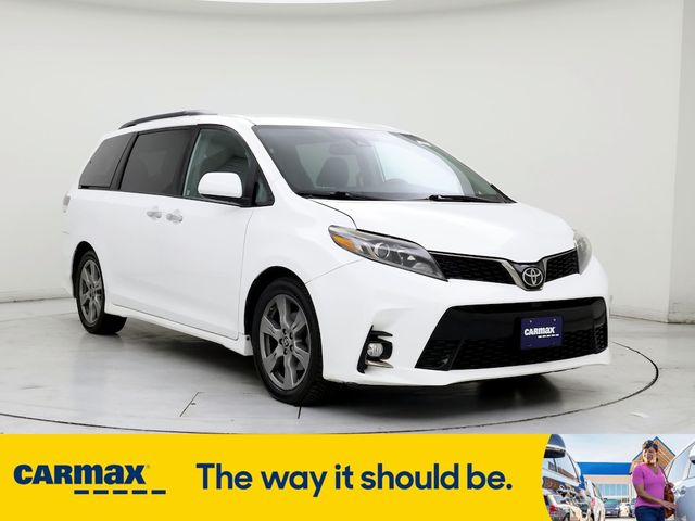 2019 Toyota Sienna SE