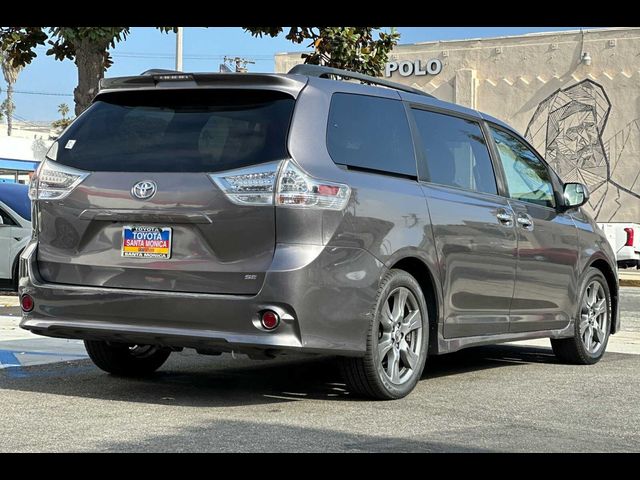 2019 Toyota Sienna SE