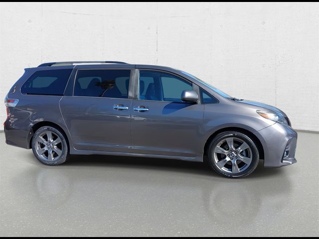 2019 Toyota Sienna SE